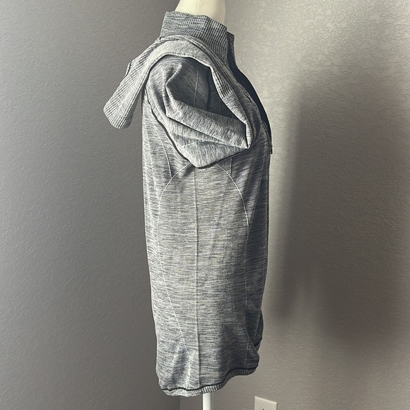 Saucony | 1/4 Zip Pullover - Picture 5 of 7